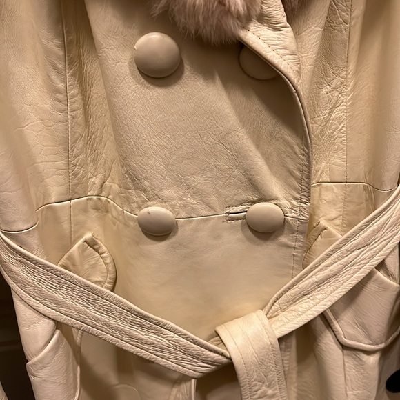 Vintage 70s 1970’s cream leather double breasted trench coat real fur collar - Picture 4 of 12